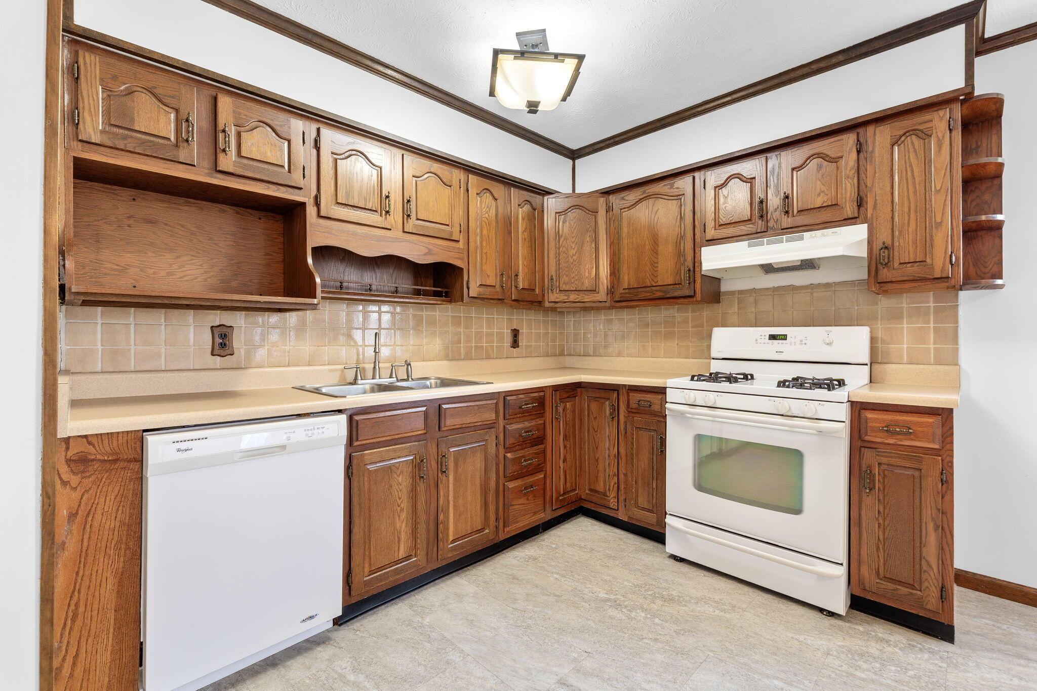 17541 Ringgold Northern Road Circleville, OH 43113 - Photo 9 of 58 17541 Ringgold Northern Rd (Interior)-6