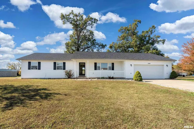 $185,000 | 1304 Hazel Street, Johnston City, IL 62951