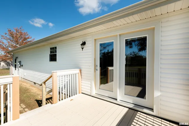 $185,000 | 1304 Hazel Street, Johnston City, IL 62951