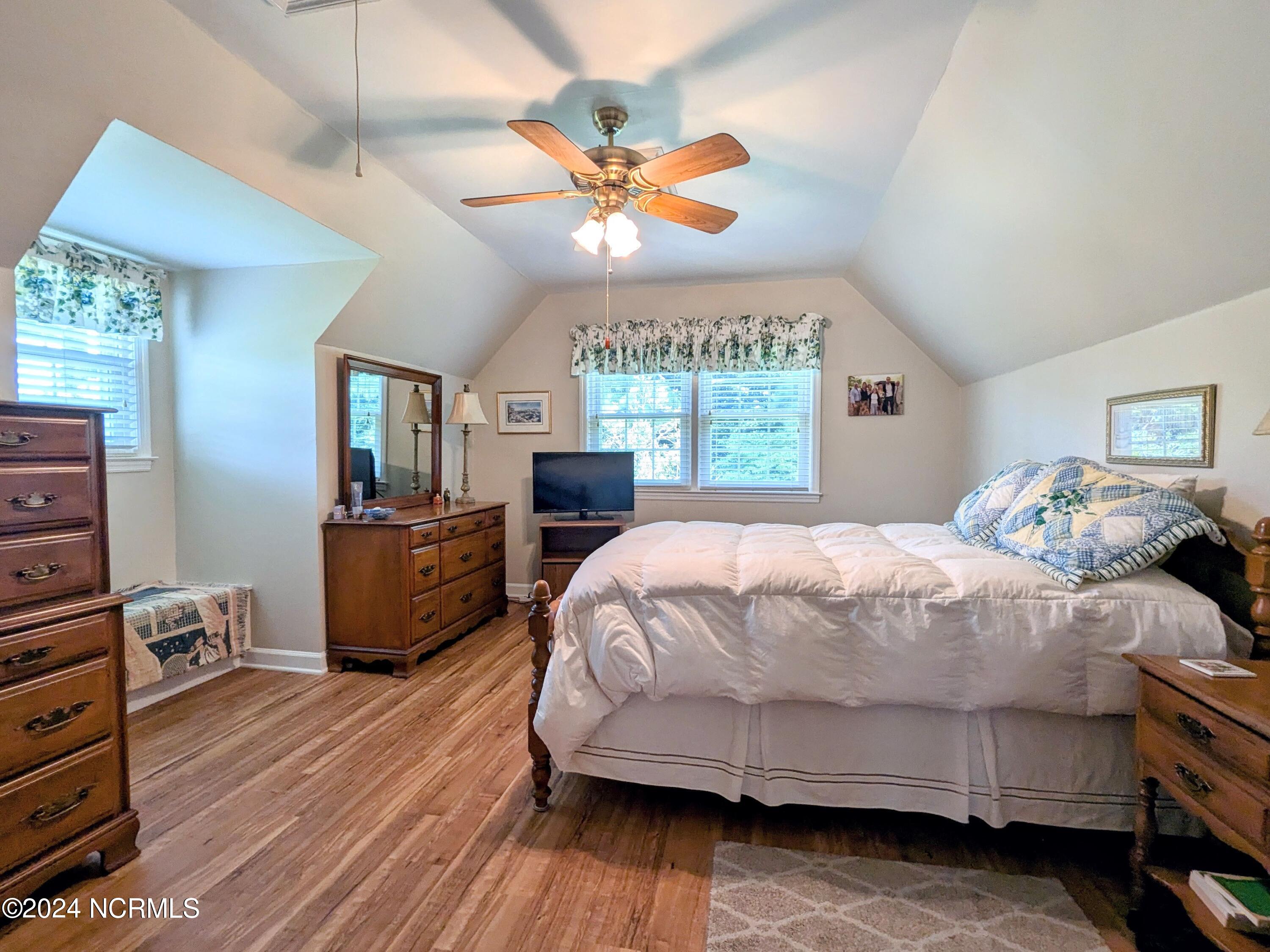 1202 Cherry Lane New Bern, NC 28562 - Photo 33 of 49 IMG_20240822_161358323-EDIT