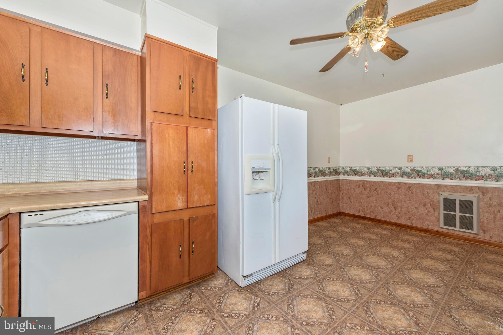 4278 Harney Road Taneytown, MD 21787 - Photo 8 of 30 Kitchen