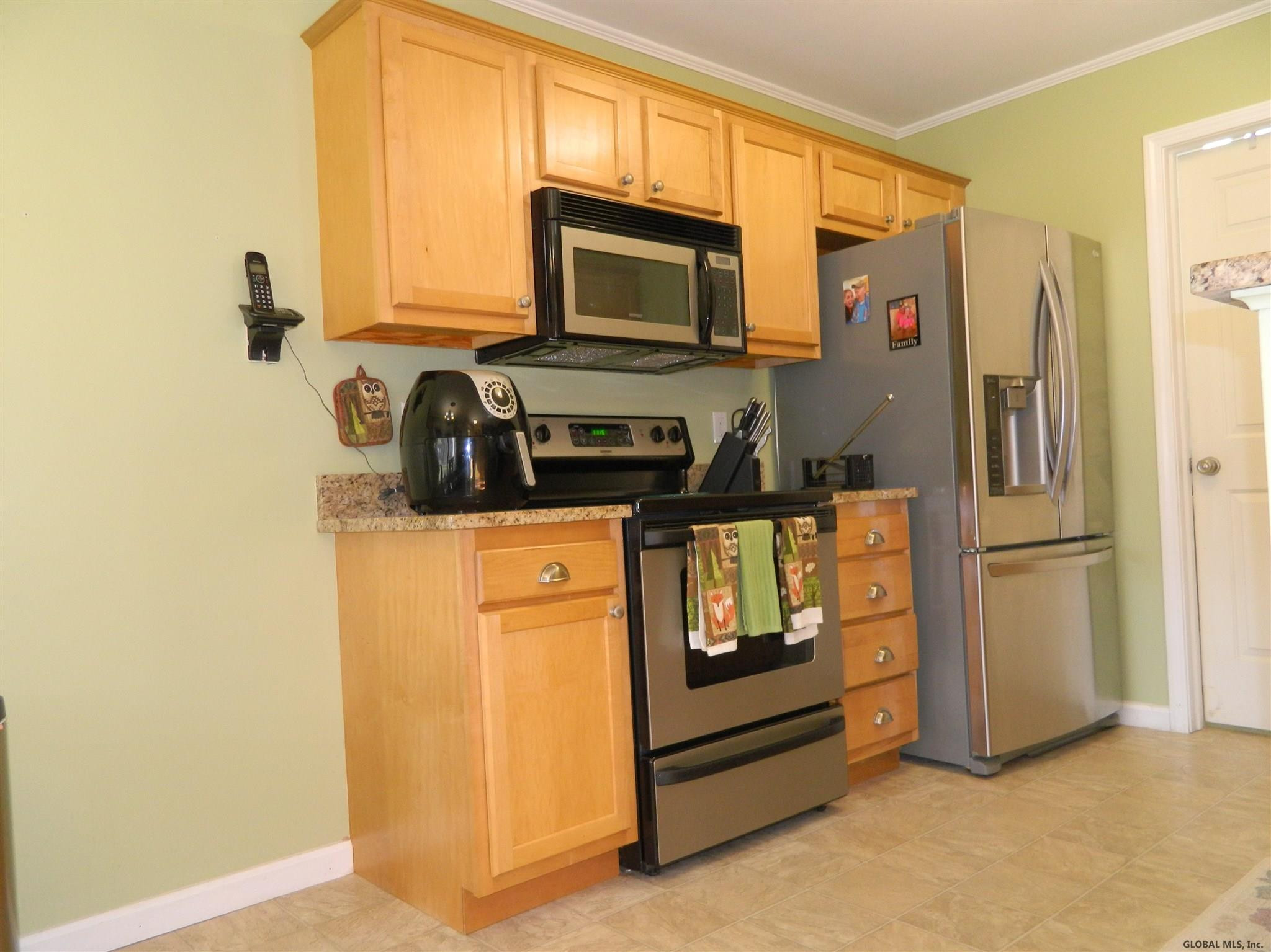502 Cedar Rensselaer, NY 12144 - Photo 9 of 23 Photo 9