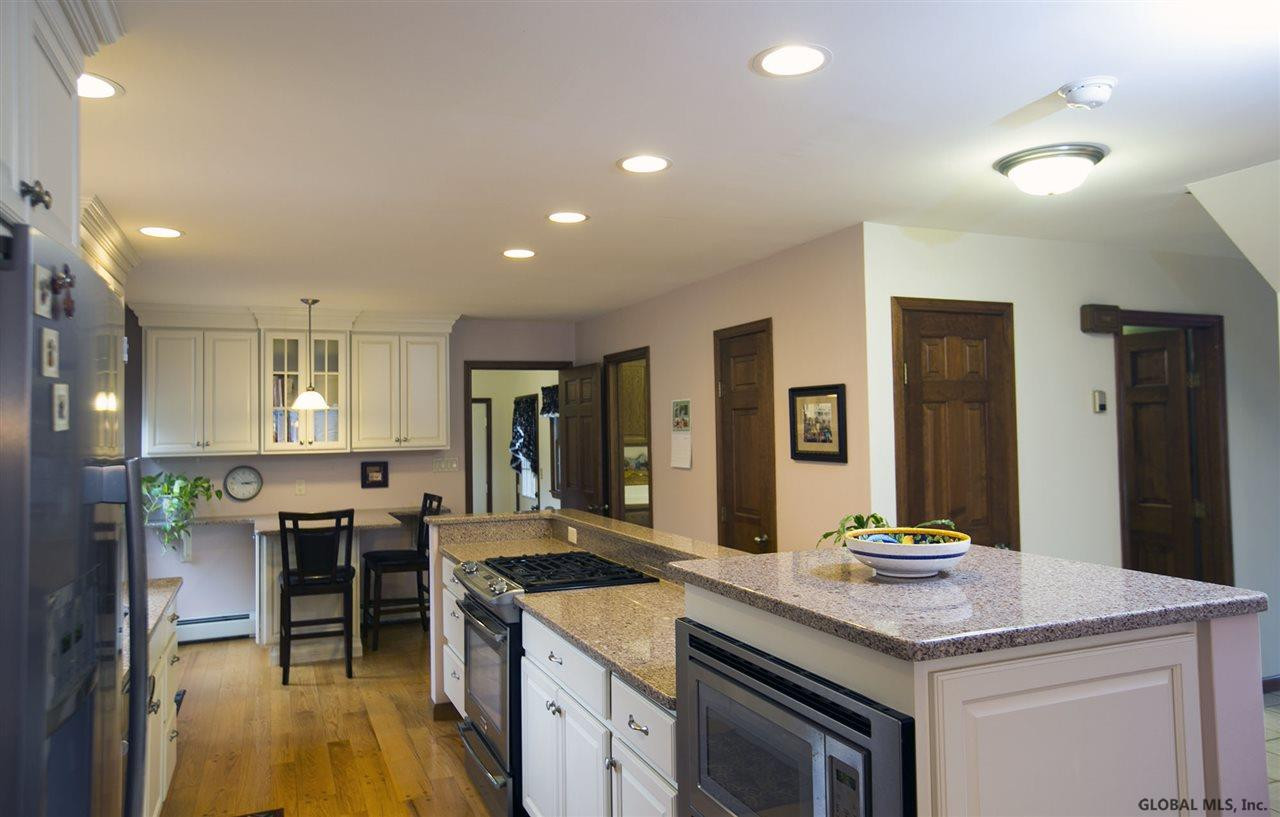 2 Raffaele Court Colonie, NY 12205 - Photo 3 of 25 Photo 3