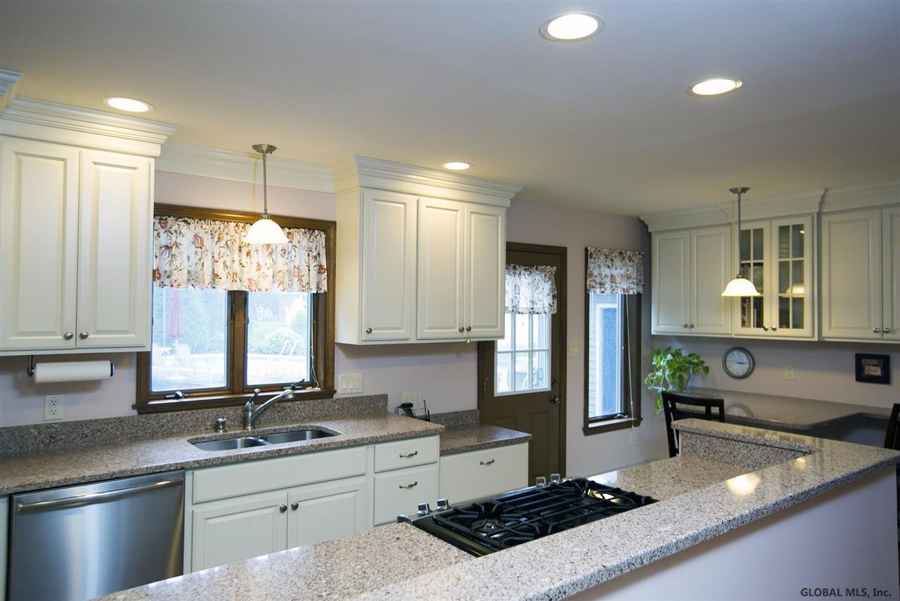 2 Raffaele Court Colonie, NY 12205 - Photo 4 of 25 Photo 4