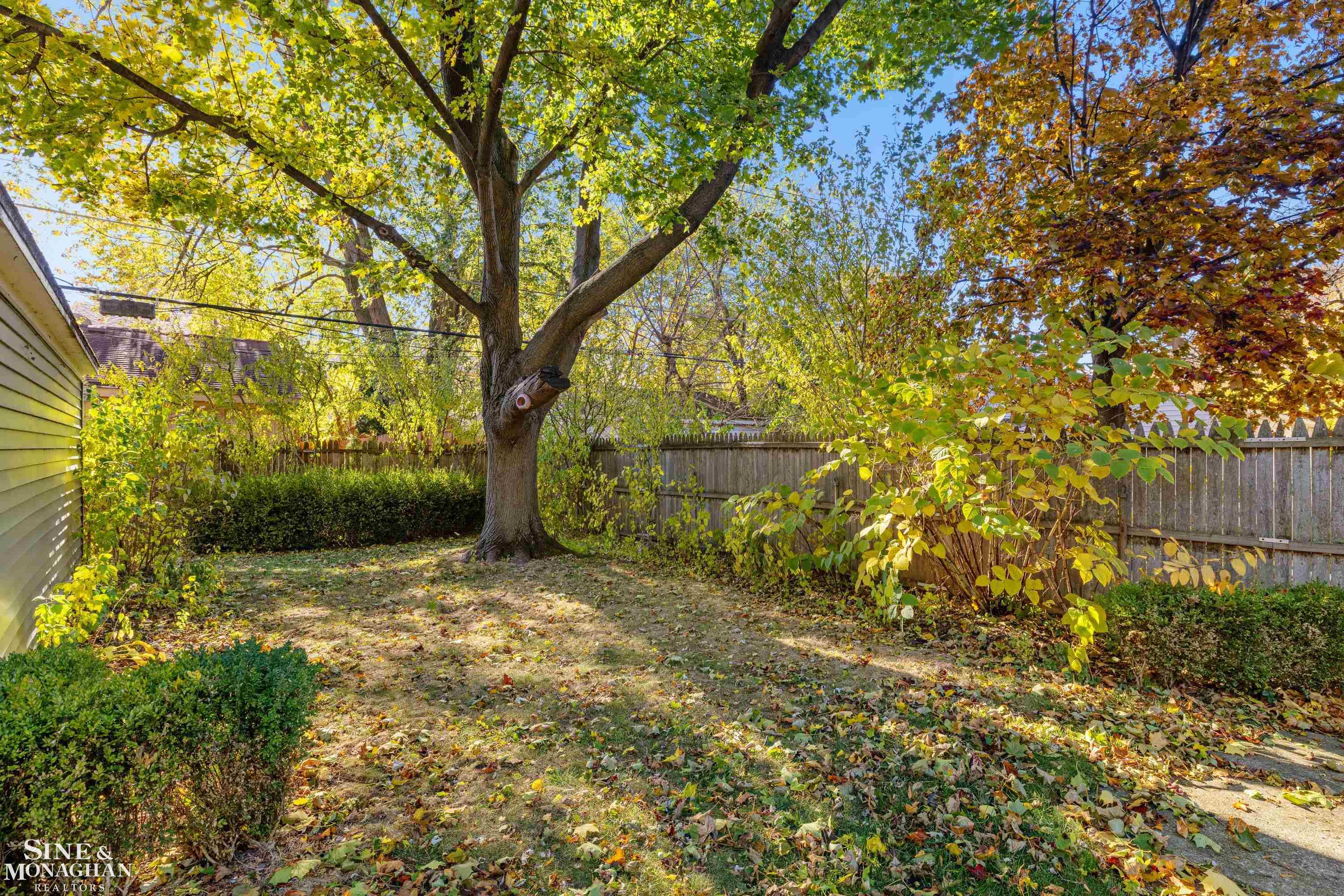 2073 Hampton Road Grosse Pointe Woods, MI 48236 - Photo 35 of 39