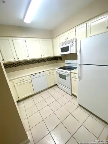 $1,400 | 8531 Stonebridge, Unit 1, San Antonio, TX 78240