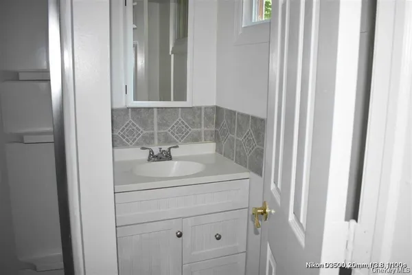 $1,300 | 571 South Street, Highland, NY 12528