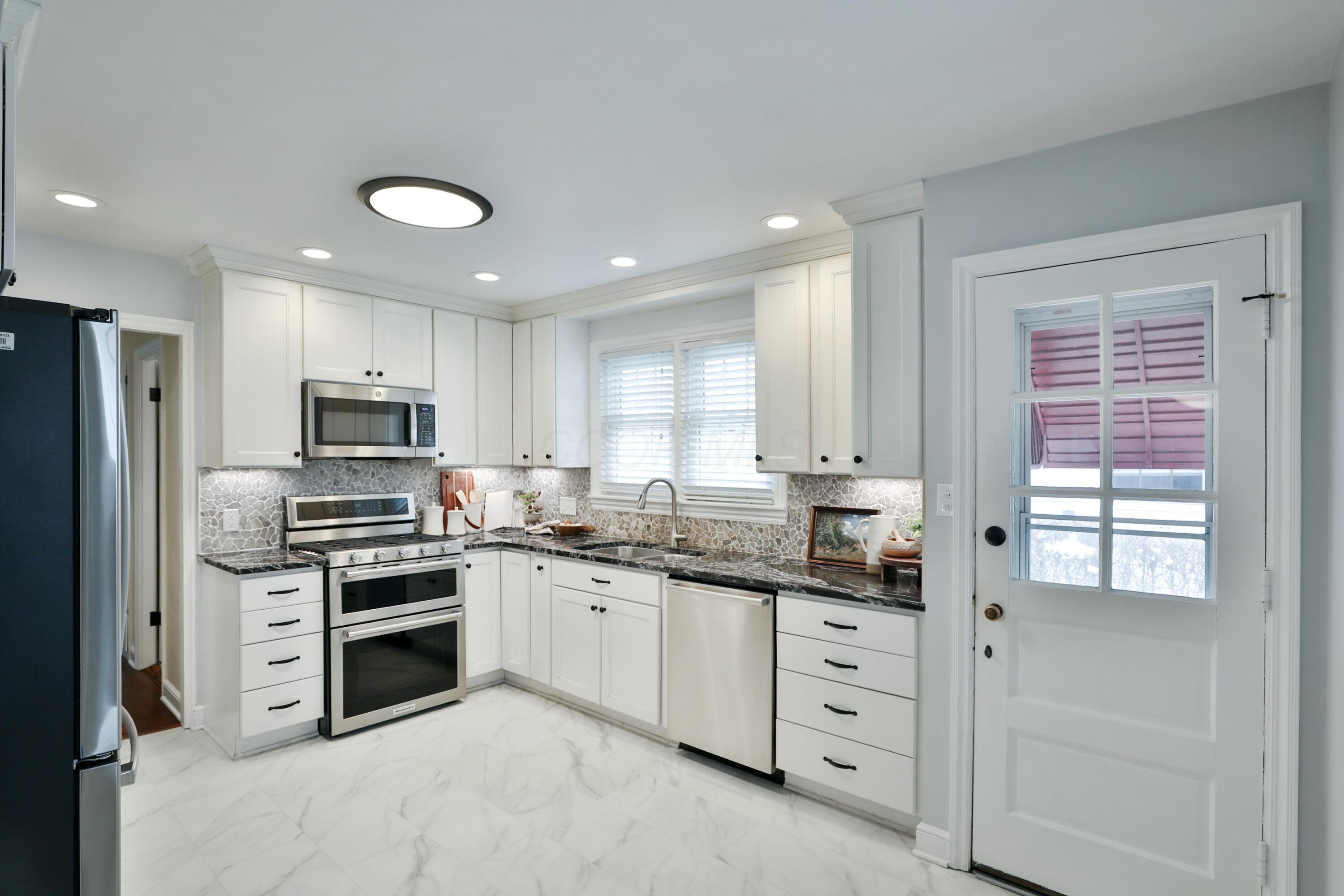 398 Fallis Road Columbus, OH 43214 - Photo 15 of 59 Kitchen