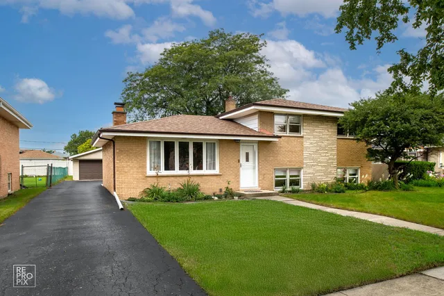 $355,000 | 7706 South Oconto Avenue, Bridgeview, IL 60455