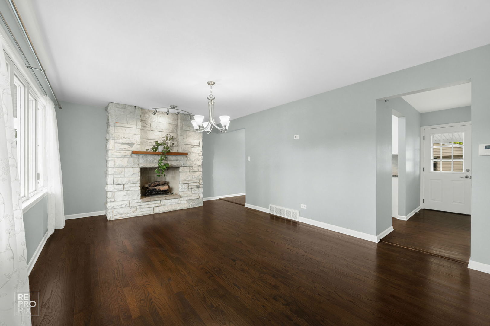 7706 South Oconto Avenue Bridgeview, IL 60455 - Photo 4 of 22