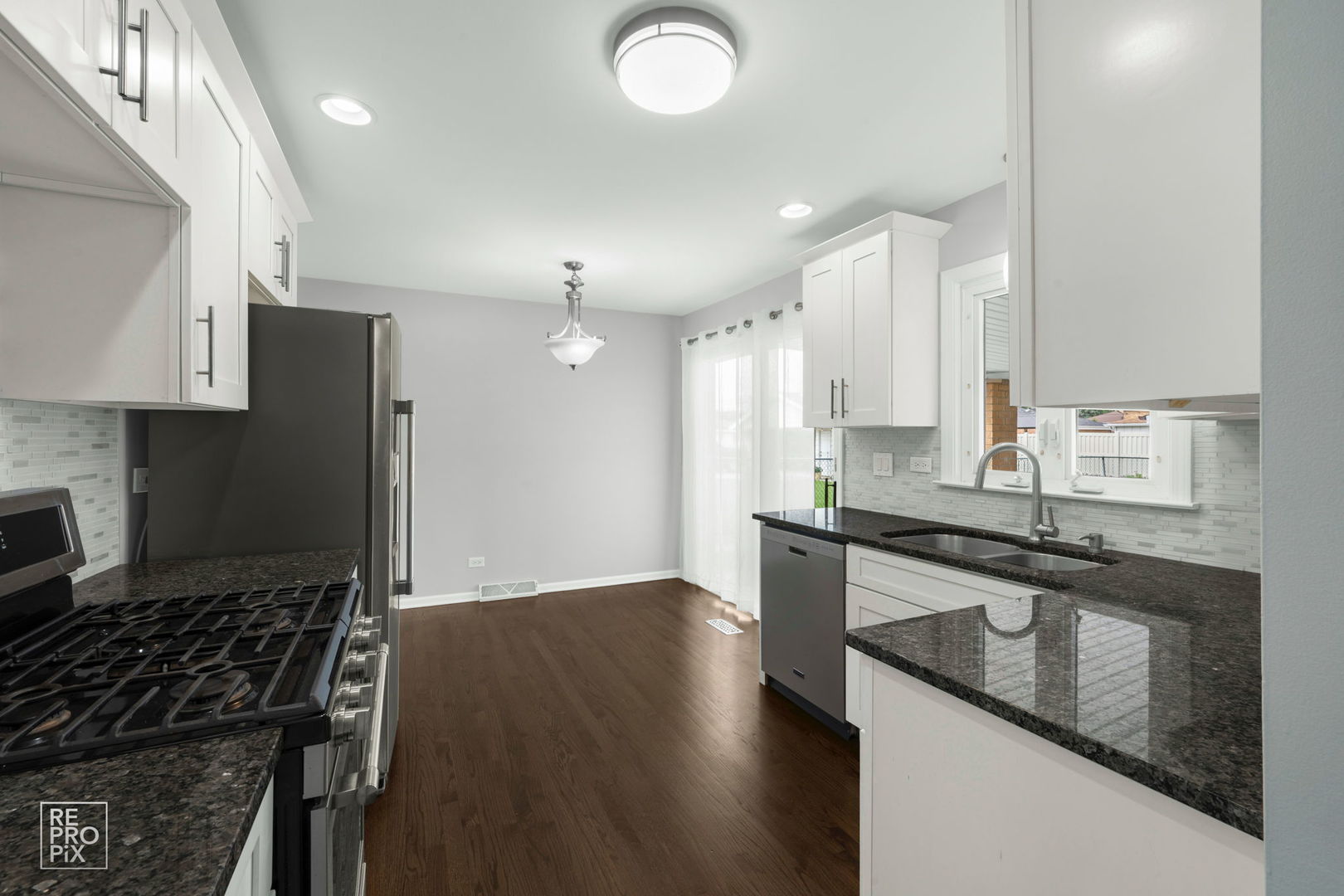 7706 South Oconto Avenue Bridgeview, IL 60455 - Photo 9 of 22