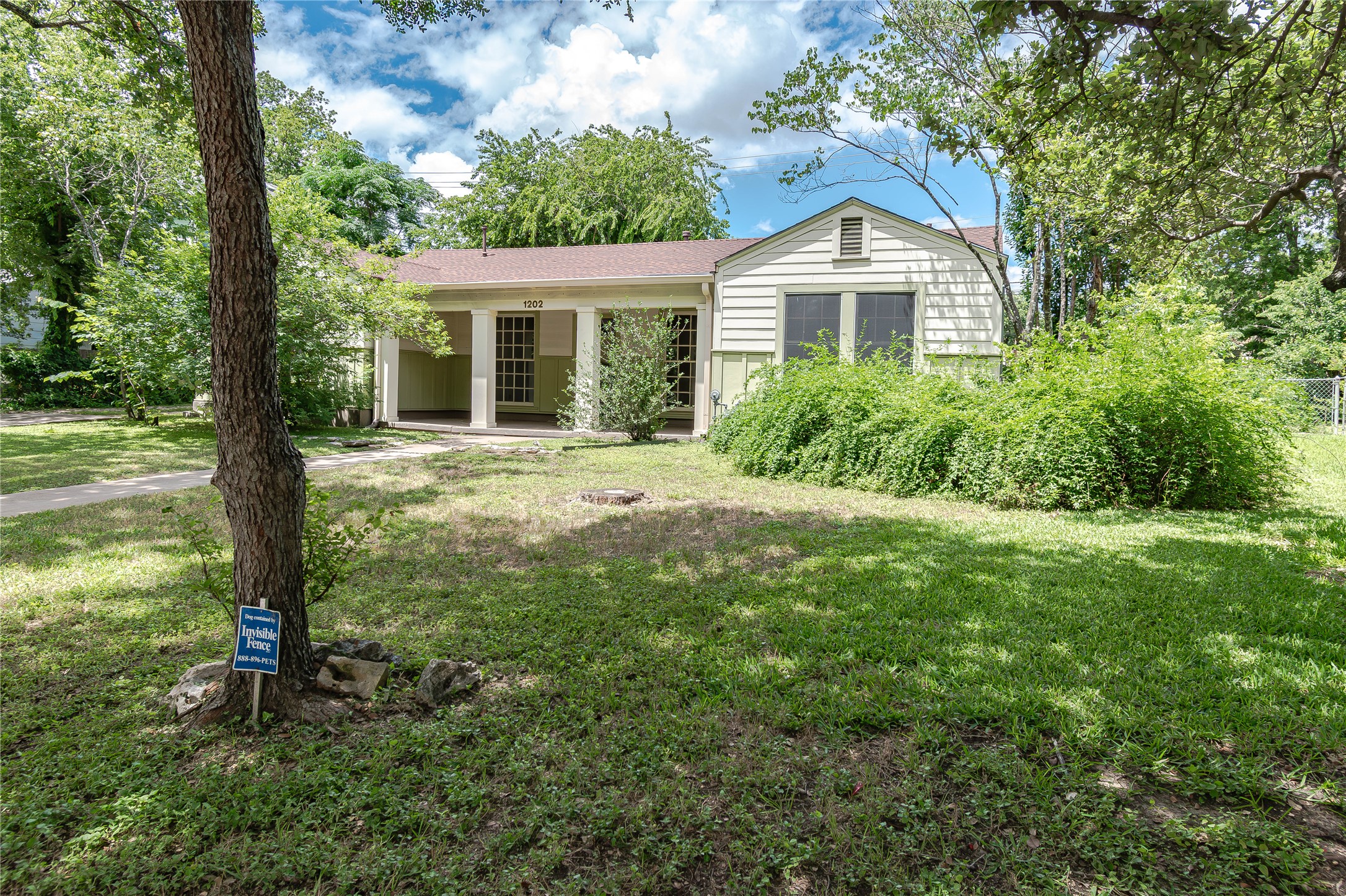 1202 Norwood Road Austin, TX 78722 - Photo 5 of 37