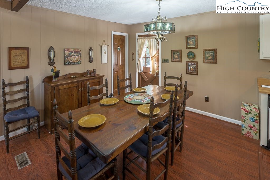 220 Lake Road Beech Mountain, NC 28604 - Photo 8 of 34 Gallery Image 8