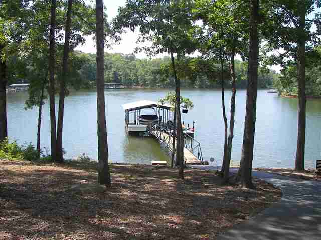 635 Seminole Point Road Fair Play, SC 29643 - Photo 3 of 24 Gallery Image 3