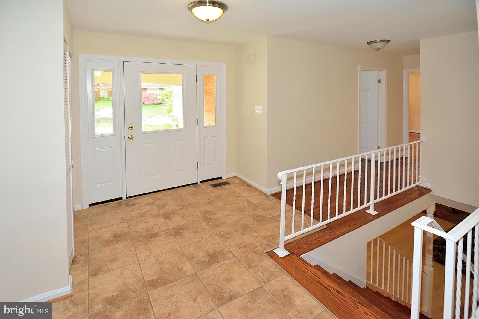 9522 Stevebrook Road Fairfax, VA 22032 - Photo 2 of 25 Interior (General)