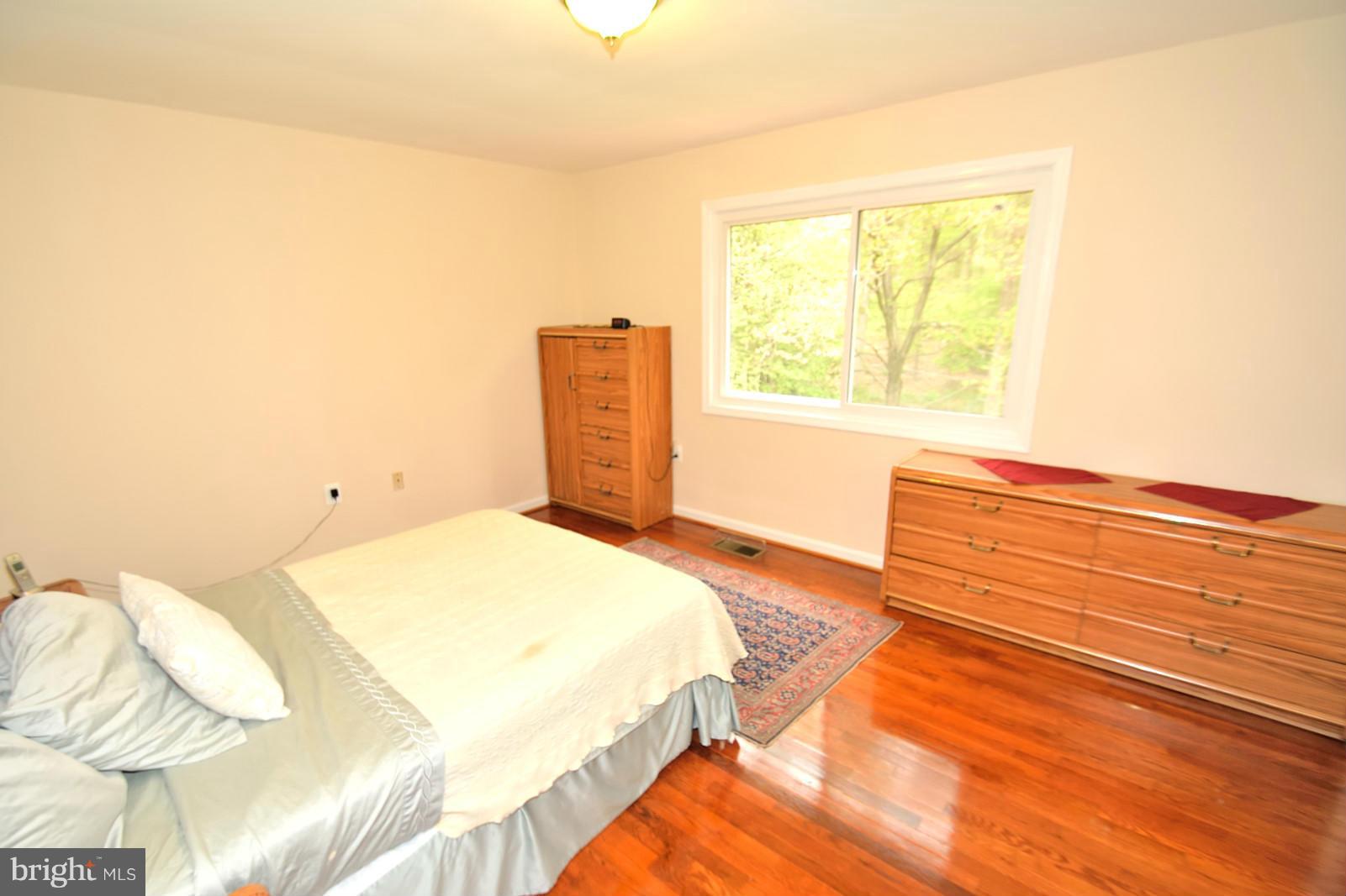 9522 Stevebrook Road Fairfax, VA 22032 - Photo 11 of 25 Bedroom (Master)