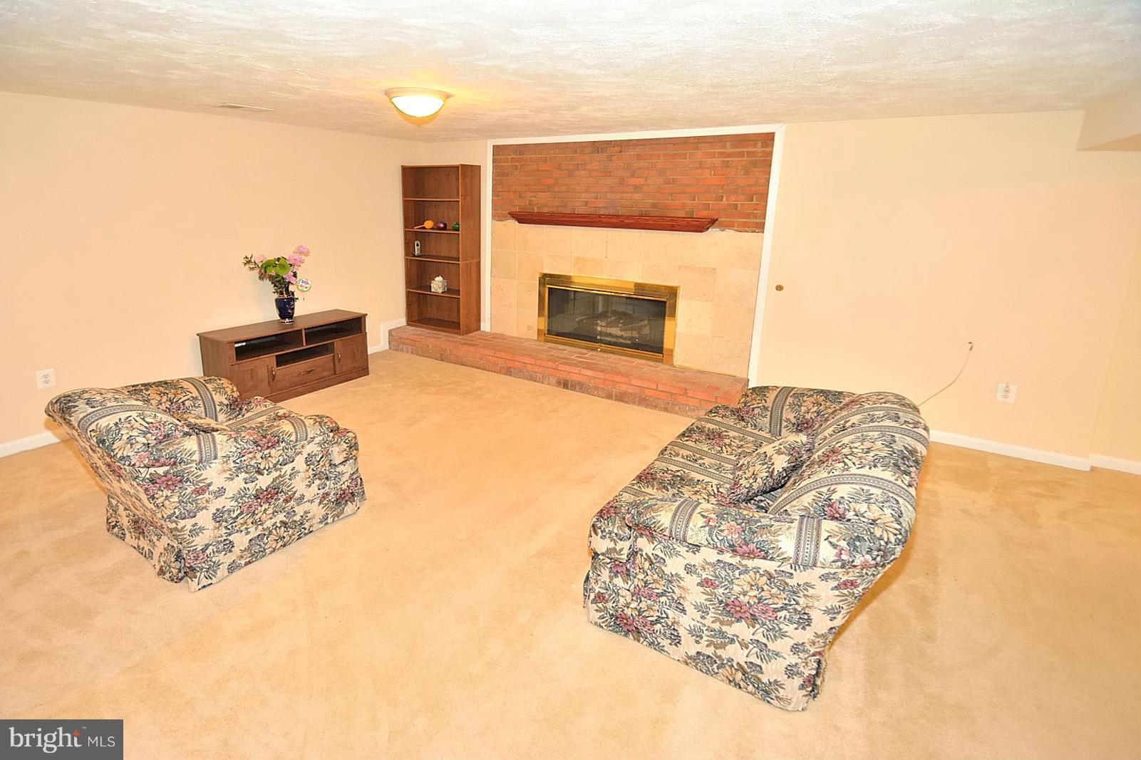 9522 Stevebrook Road Fairfax, VA 22032 - Photo 17 of 25 Family Room