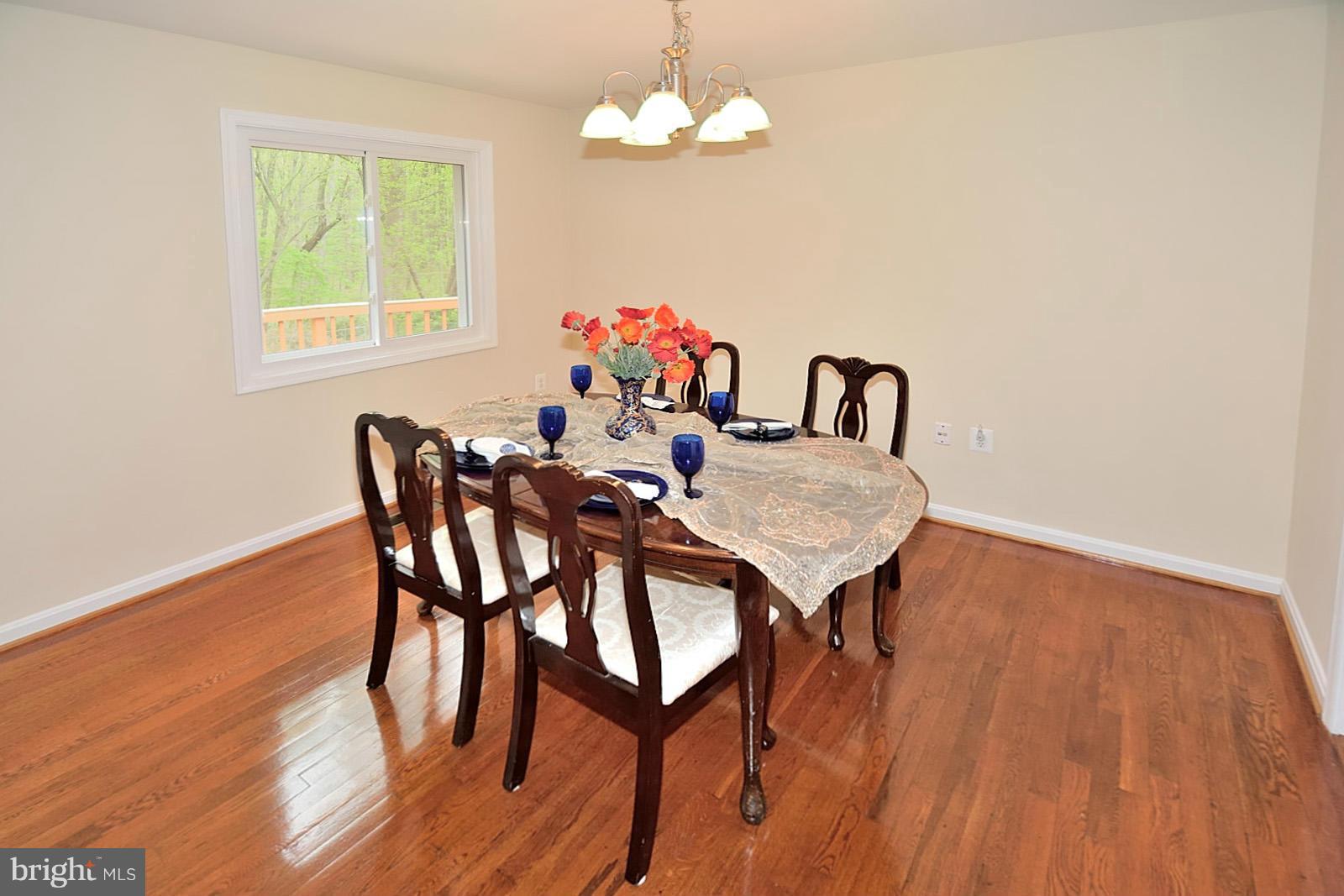 9522 Stevebrook Road Fairfax, VA 22032 - Photo 5 of 25 Dining Room
