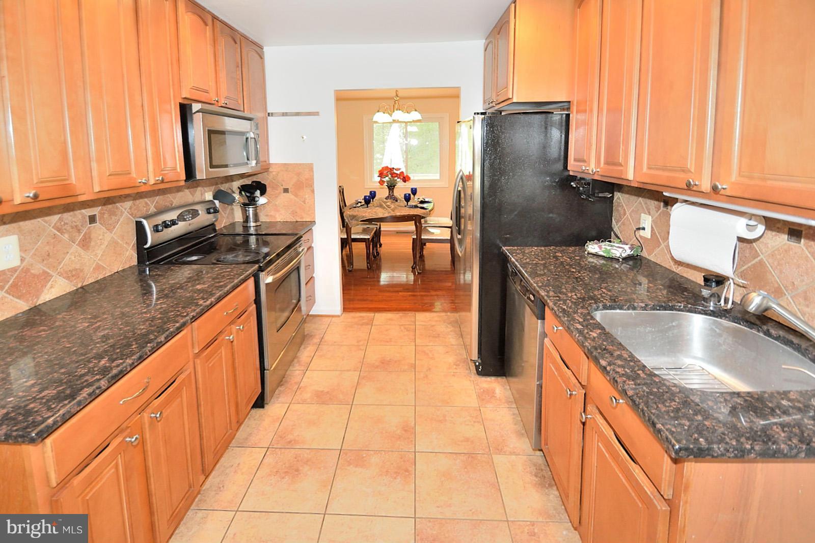 9522 Stevebrook Road Fairfax, VA 22032 - Photo 7 of 25 Kitchen