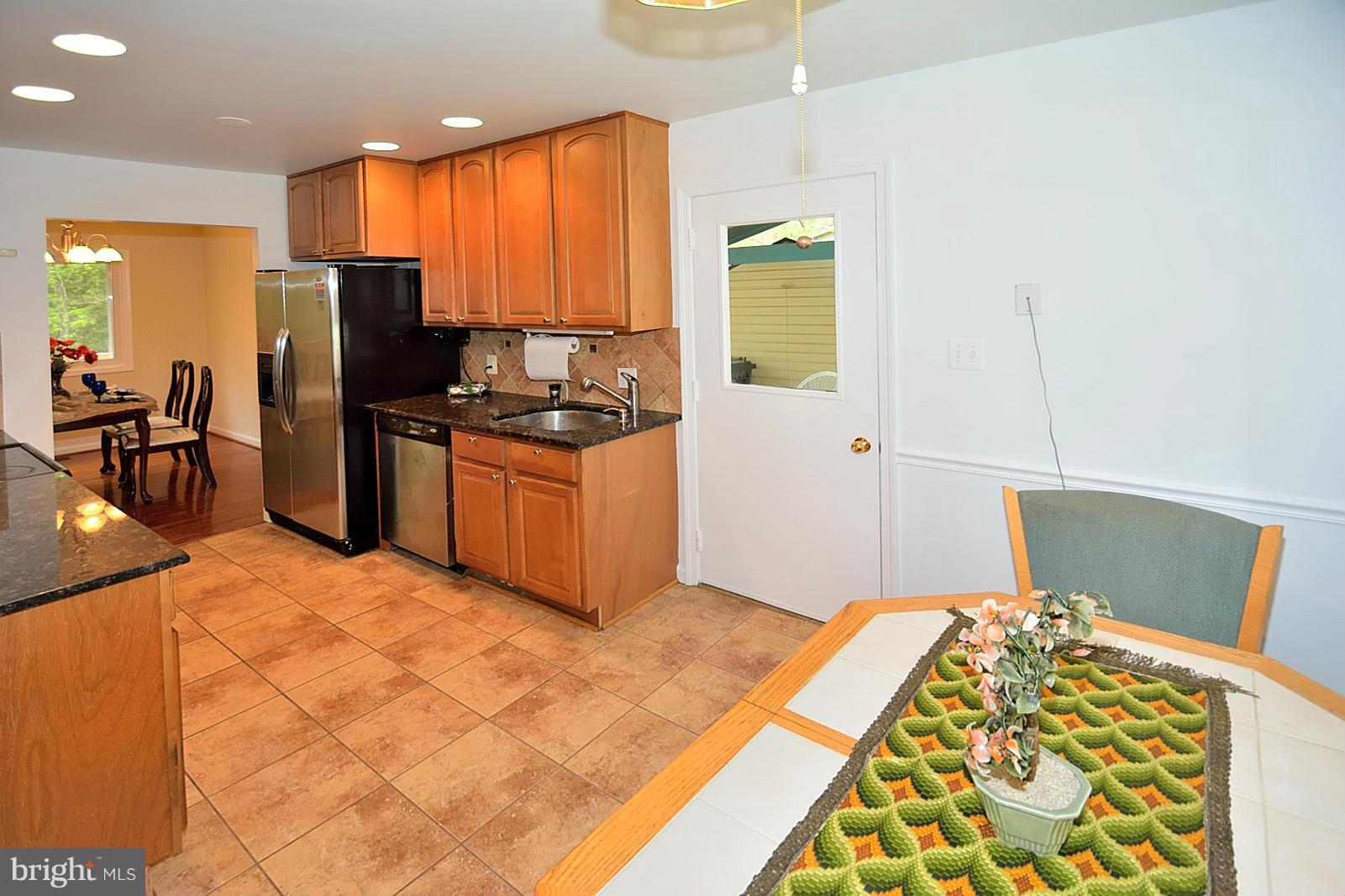 9522 Stevebrook Road Fairfax, VA 22032 - Photo 8 of 25 Kitchen