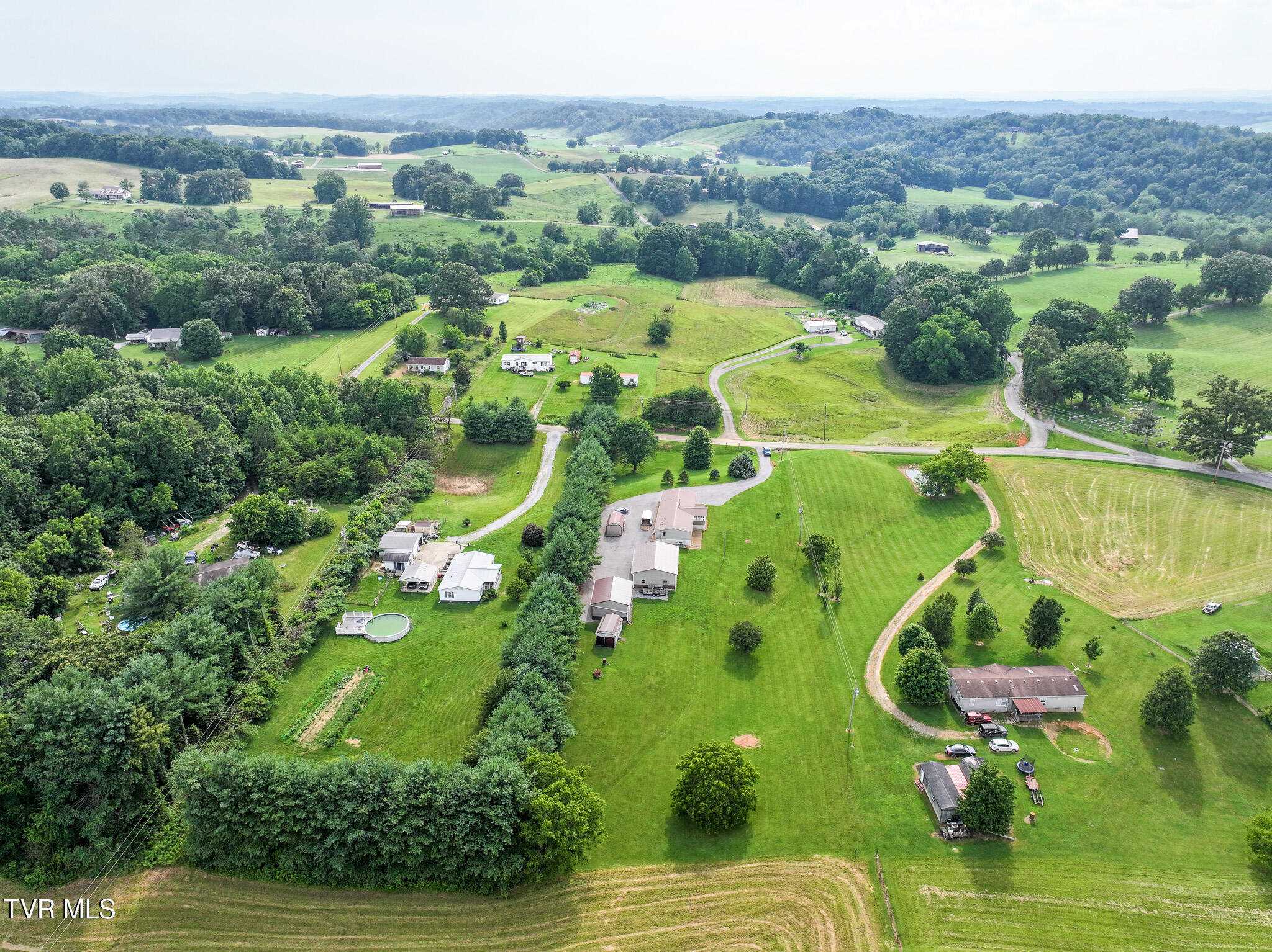 3374 Old Kentucky Road West Mosheim, TN 37818 - Photo 90 of 98 DJI_20250625171939_0109_D