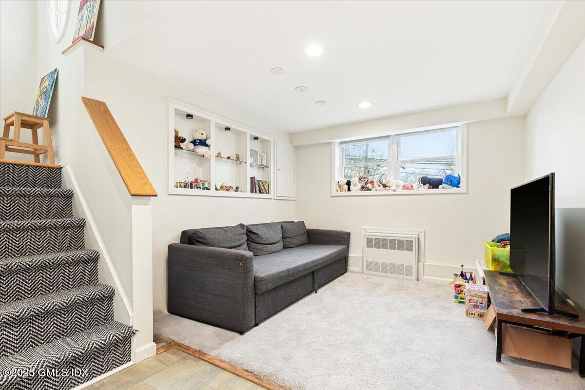 12 Mary Lane Riverside, CT 06878 - Photo 14 of 26 a living room with furniture and a flat screen tv