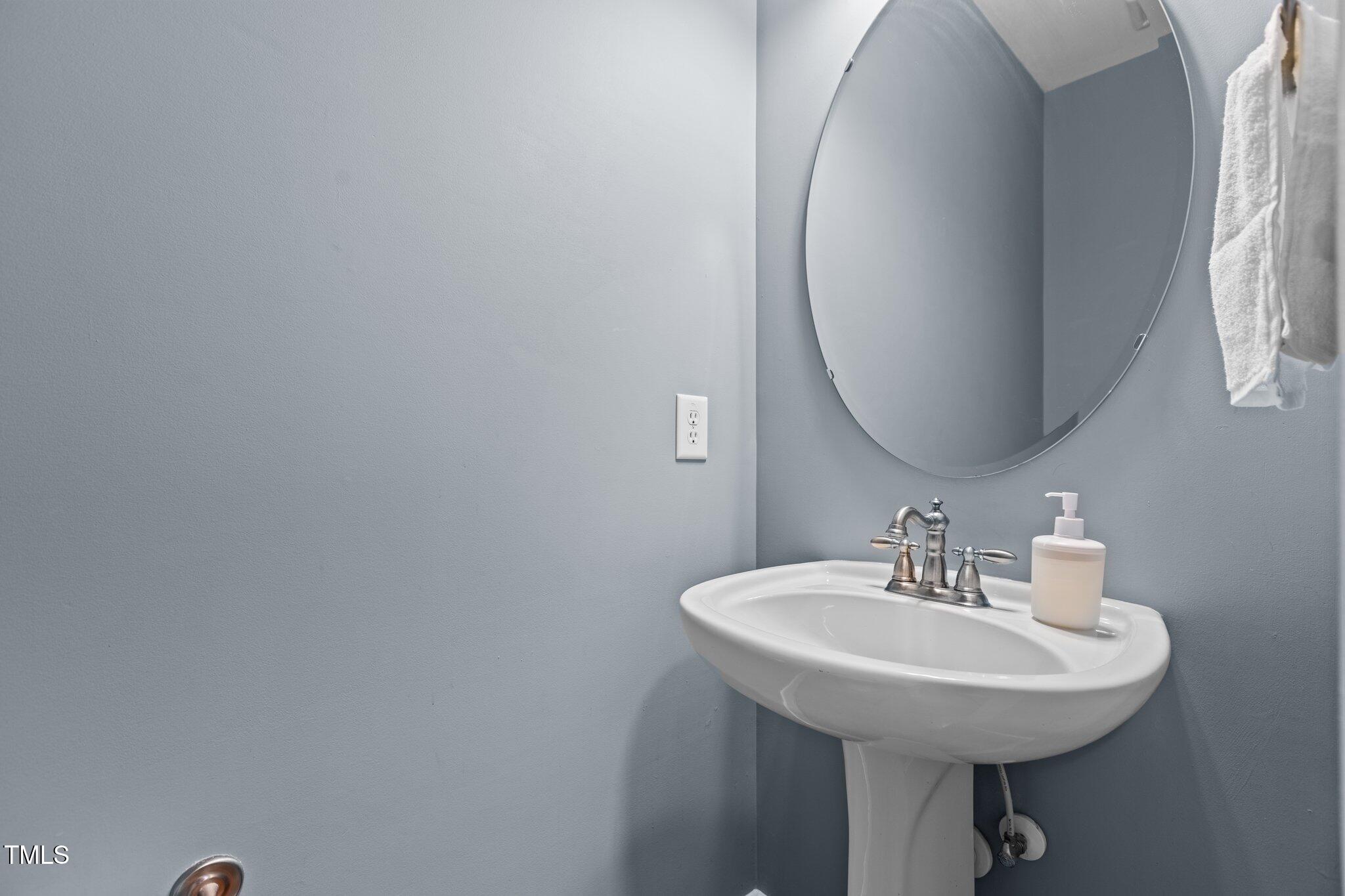 4617 All Points View Way Raleigh, NC 27614 - Photo 11 of 32 15-web-or-mls-IMGL8060