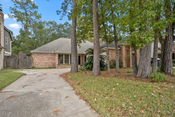 $2,000 | 38 Devonshire Drive, Conroe, TX 77304
