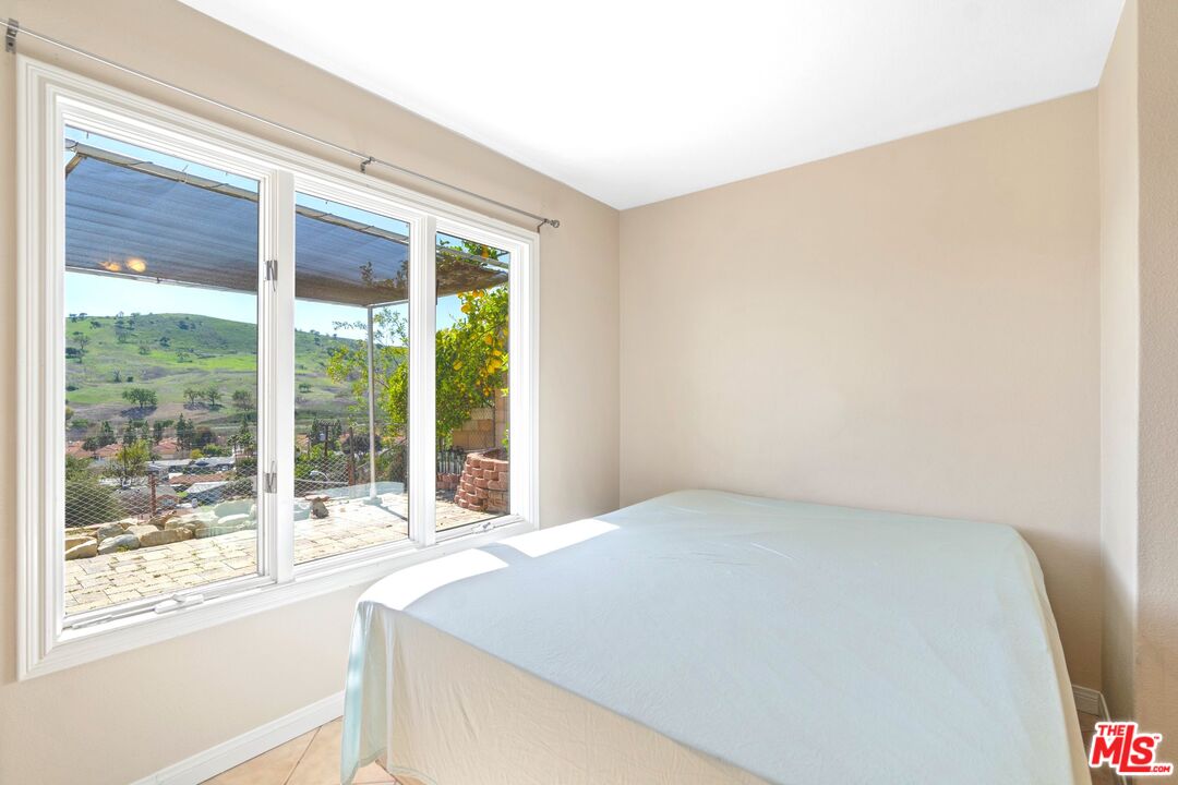 5703 Parkmor Road Calabasas, CA 91302 - Photo 25 of 29 a view of an empty room and window