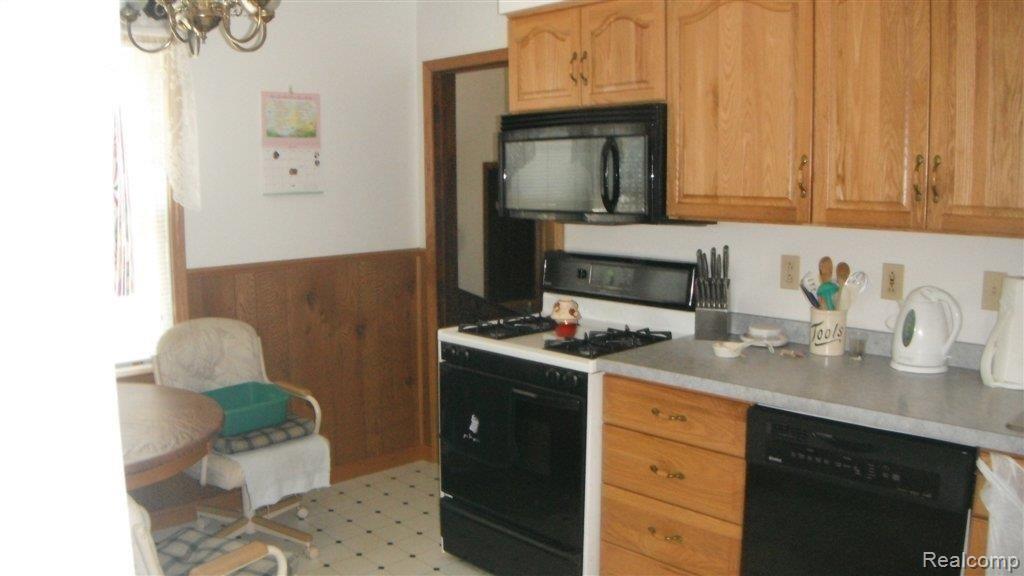 31501 Ecorse Road Romulus, MI 48174 - Photo 2 of 14 Kitchen 1.JPG
