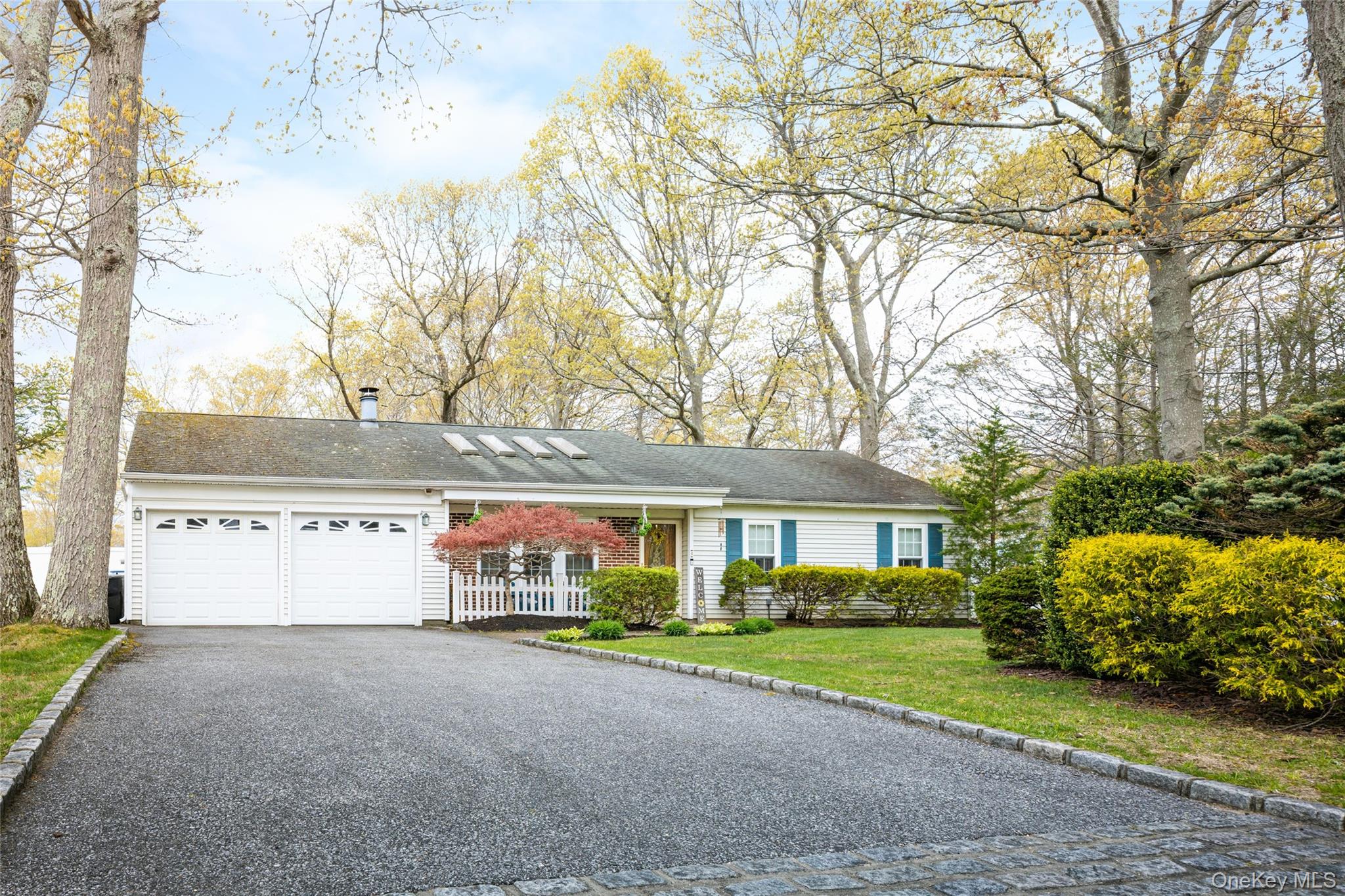 4 Mt Oak Place Ridge, NY 11961 - Photo 2 of 26