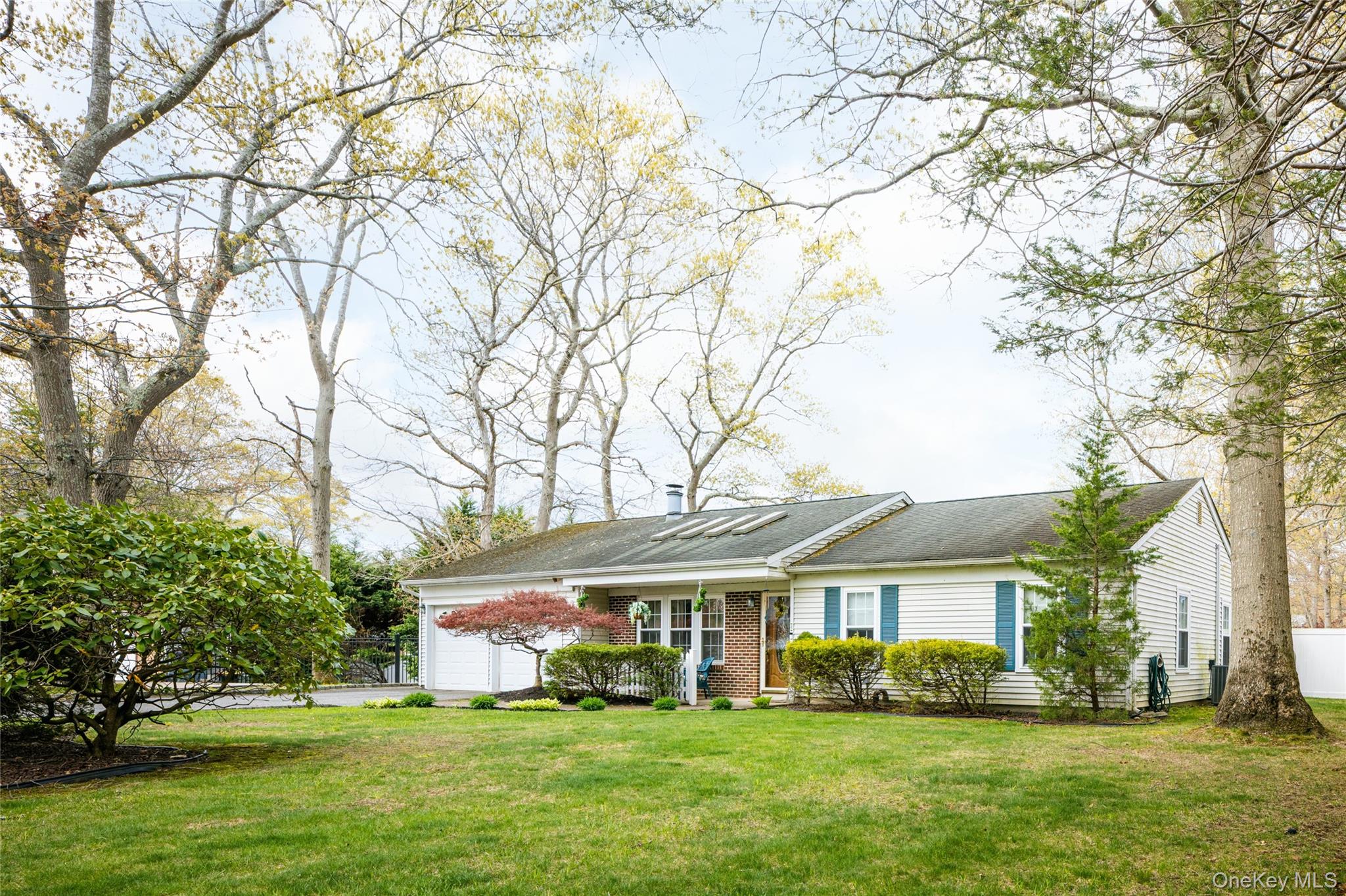 4 Mt Oak Place Ridge, NY 11961 - Photo 3 of 26