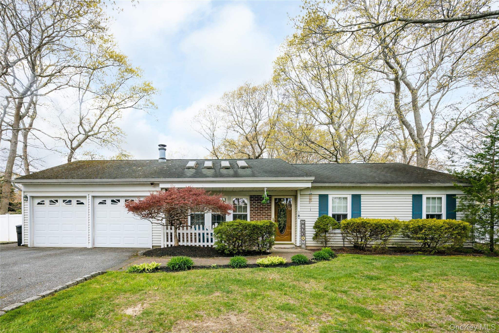 4 Mt Oak Place Ridge, NY 11961 - Photo 4 of 26