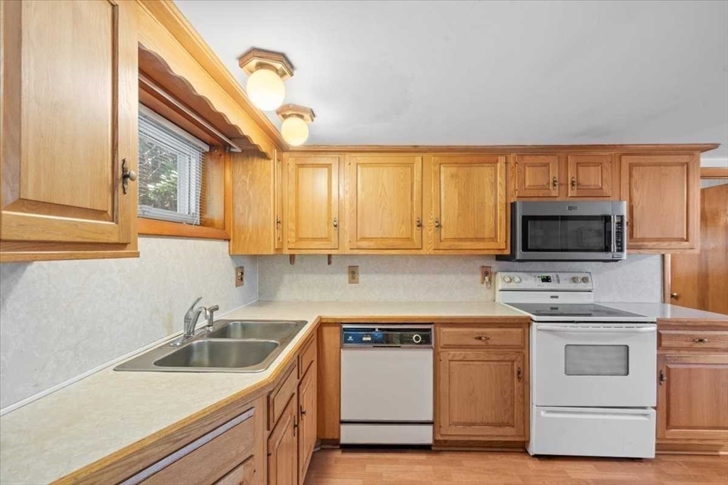 11 Pocono Road Worcester, MA 01605 - Photo 11 of 32