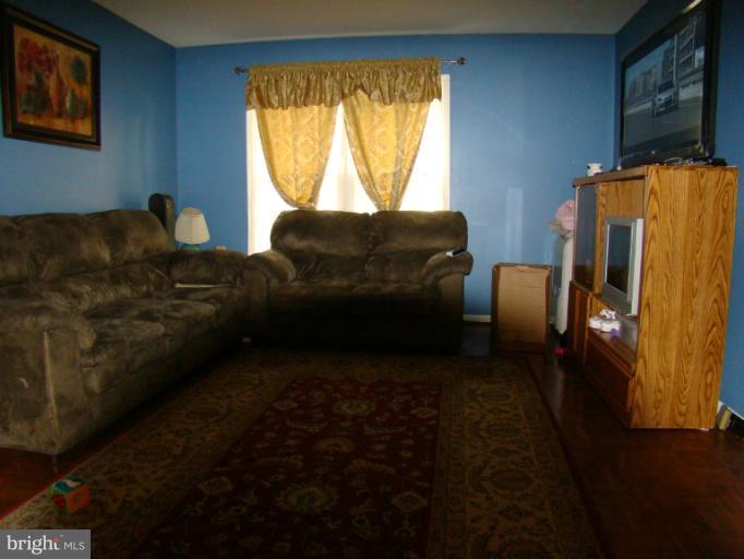 1633 Colonial Way Frederick, MD 21702 - Photo 6 of 30 Living Room