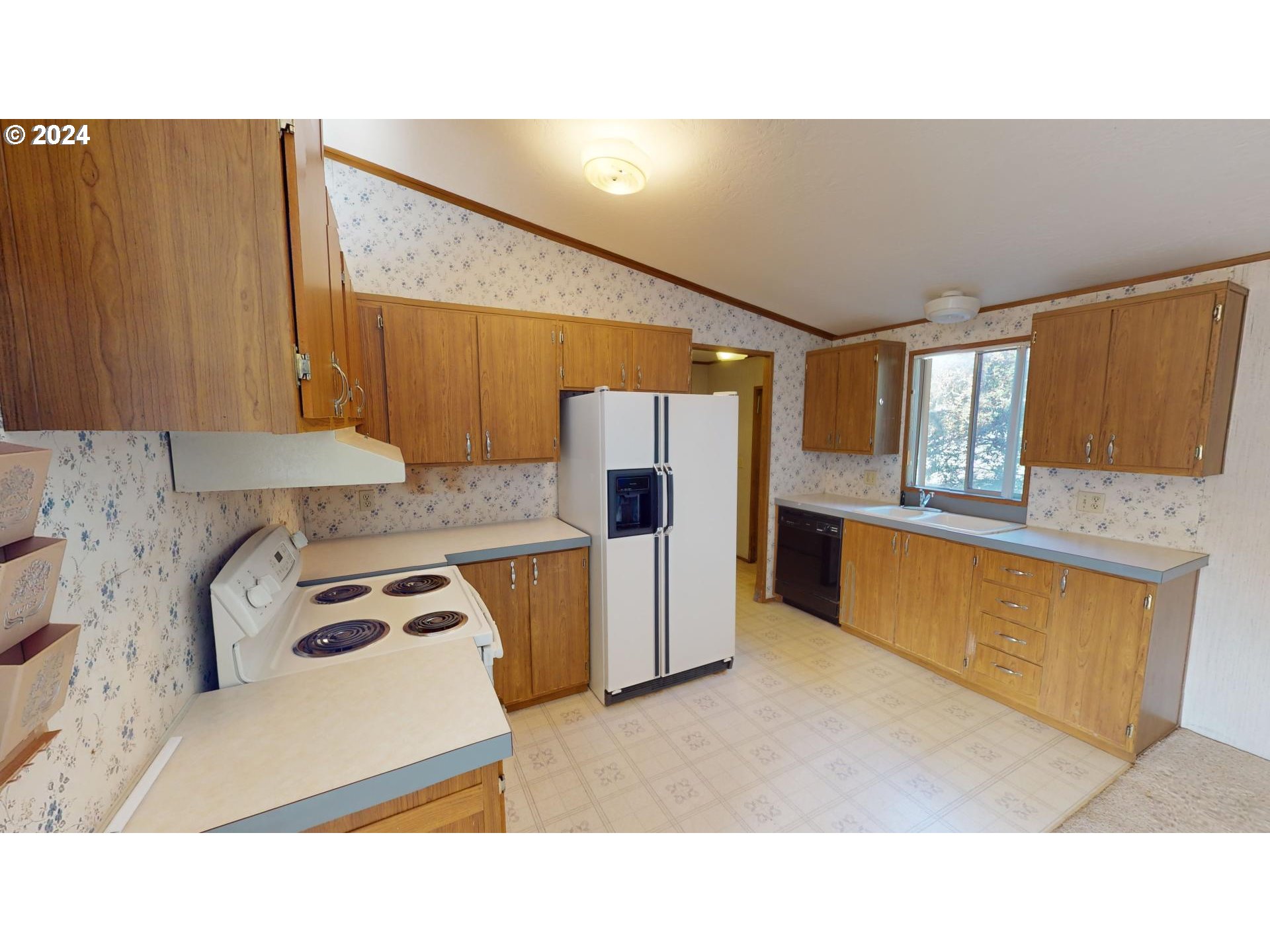 16599 Foster Road Brookings, OR 97415 - Photo 8 of 28 Kitchen