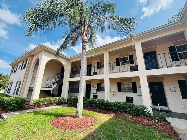 $2,400 | 10380 Carrollwood Lane, Unit 264, Tampa, FL 33618
