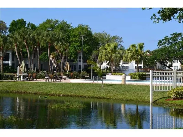 $2,500 | 10380 Carrollwood Lane, Unit 264, Tampa, FL 33618
