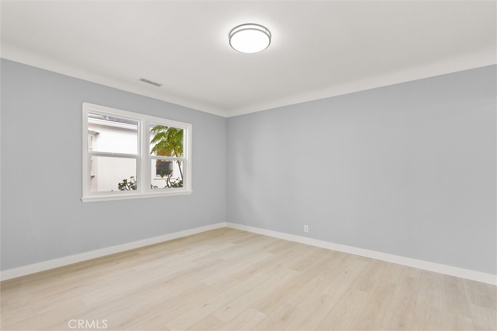 8460 Truxton Avenue Los Angeles, CA 90045 - Photo 31 of 41 an empty room with a window