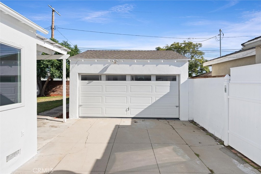 8460 Truxton Avenue Los Angeles, CA 90045 - Photo 39 of 41 a view of a garage