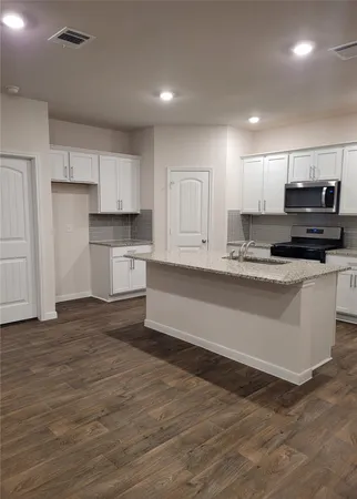 $1,690 | 211 Callado Circle, San Marcos, TX 78666