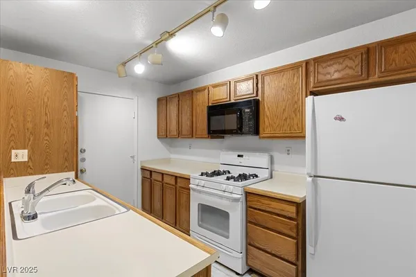 $1,750 | 2623 South Durango Drive, Unit 102, Las Vegas, NV 89117