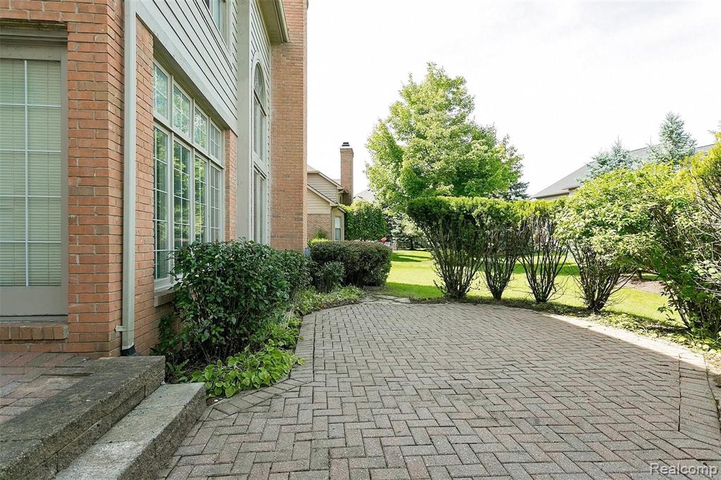 2068 Mapleridge Road Rochester Hills, MI 48309 - Photo 35 of 38 Gallery Image 35