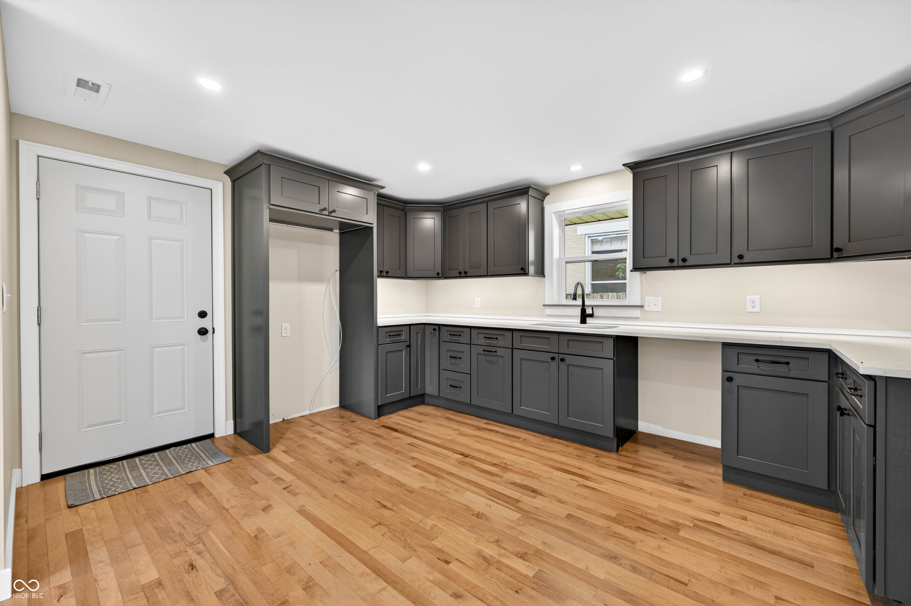 605 8th Street Columbus, IN 47201 - Photo 11 of 29