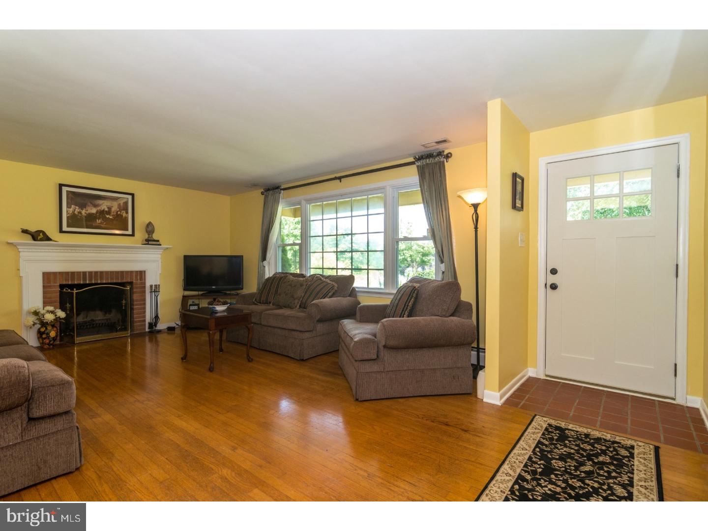 604 Welcome House Road Perkasie, PA 18944 - Photo 4 of 24 Living Room