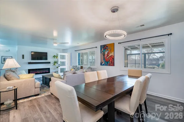 a view of house with garden and trees