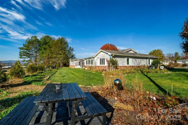 a view of a house with backyard and sitting area