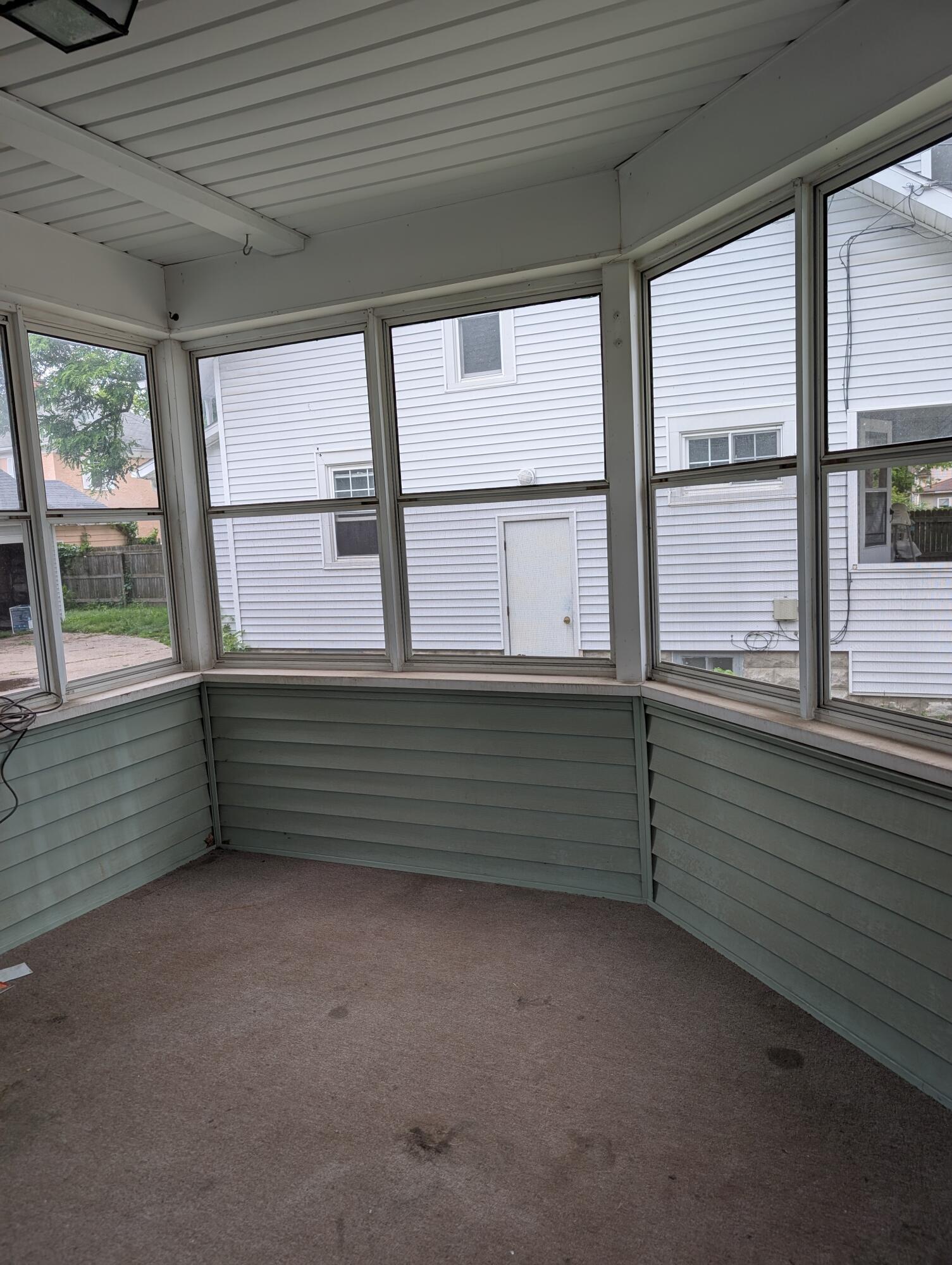 1608 2nd Street Jackson, MI 49203 - Photo 4 of 22 Front porch