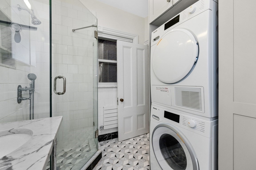 13 South Russell Street, Unit 2 Boston, MA 02114 - Photo 8 of 11