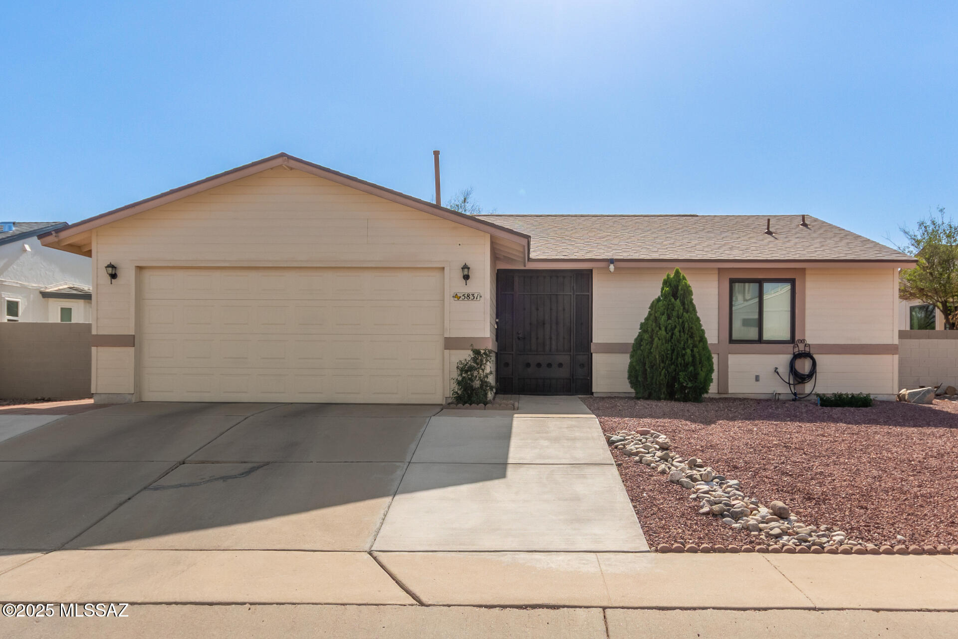 5831 North Moonbrook Road Tucson, AZ 85741 - Photo 2 of 29
